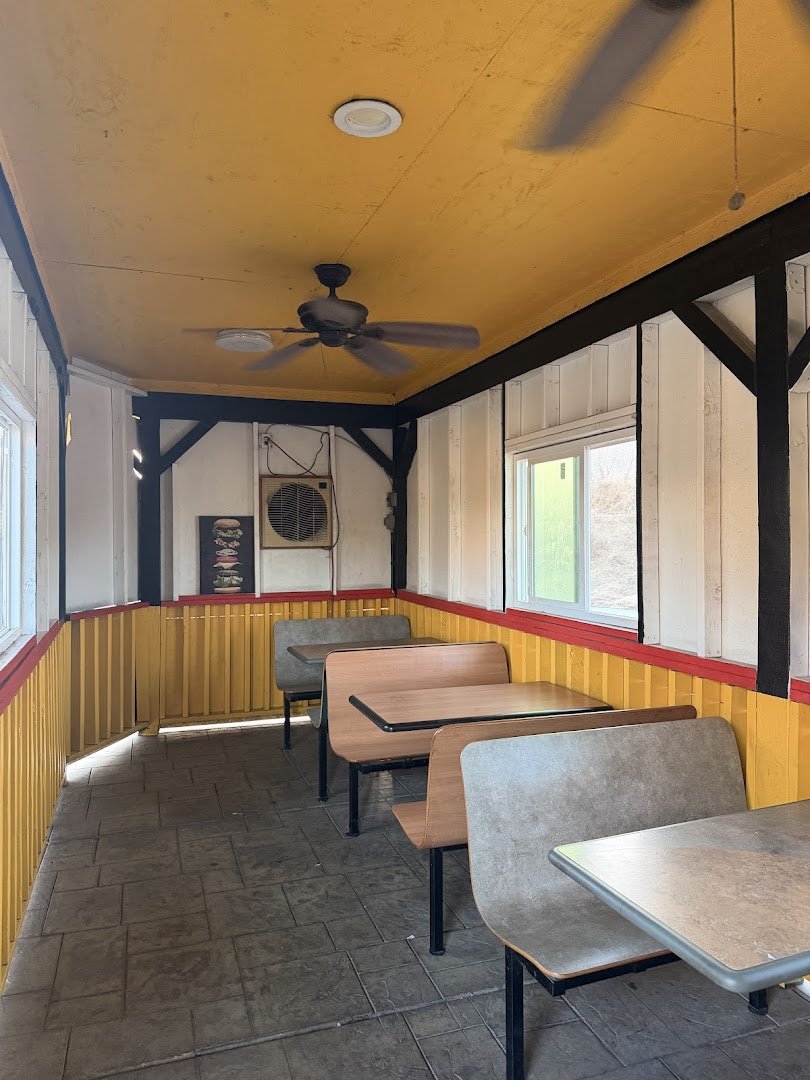 Buzz's Drive In storefront on a clear day.
